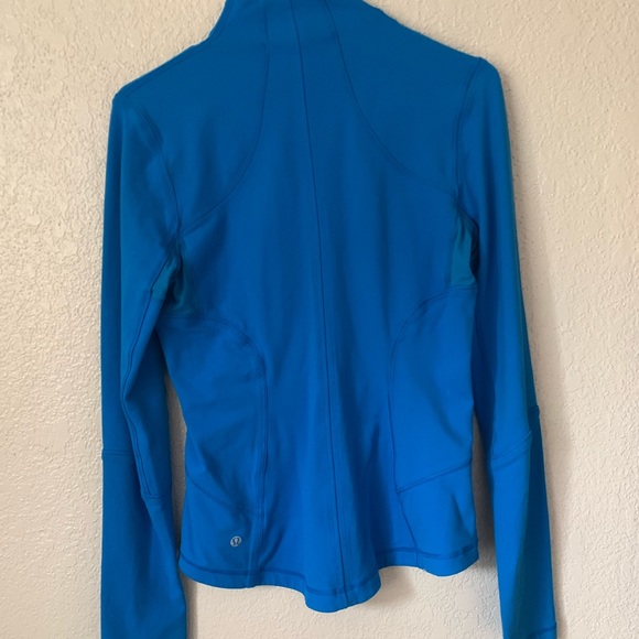 Lululemon Forme Jacket in Beaming Blue - Picture 4 of 6